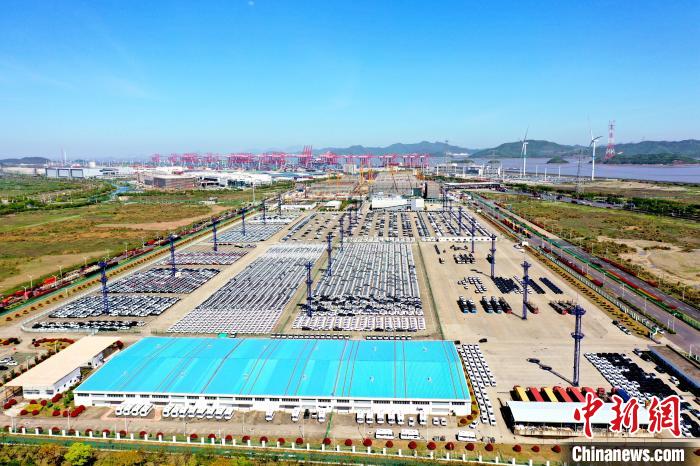 浙江宁波新能源汽车忙出海 四月出口货值同比增长超八成