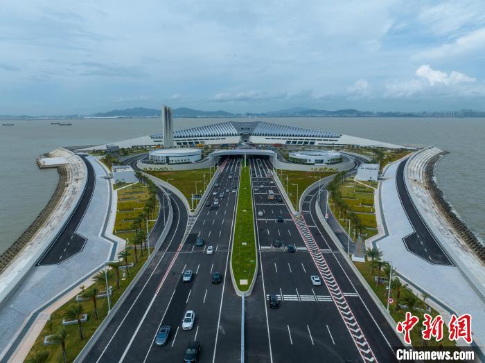 交通网越织越密 跨江跨海通道为大湾区经济注入动力