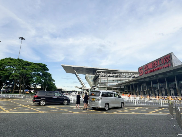 深圳湾口岸“热辣滚烫”